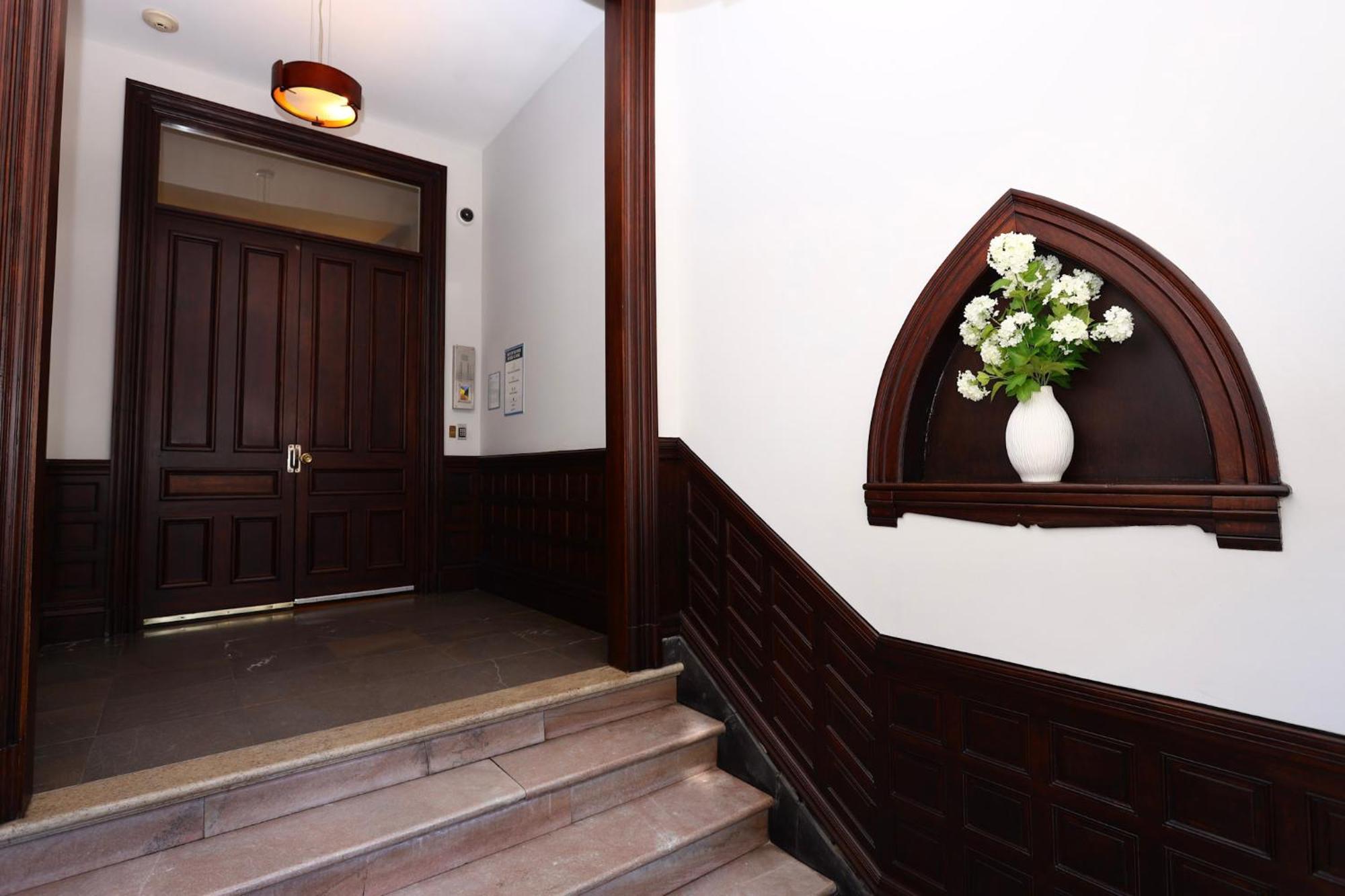 Large Stylish Newbury Street Studio W/ Kitchen 波士顿 外观 照片